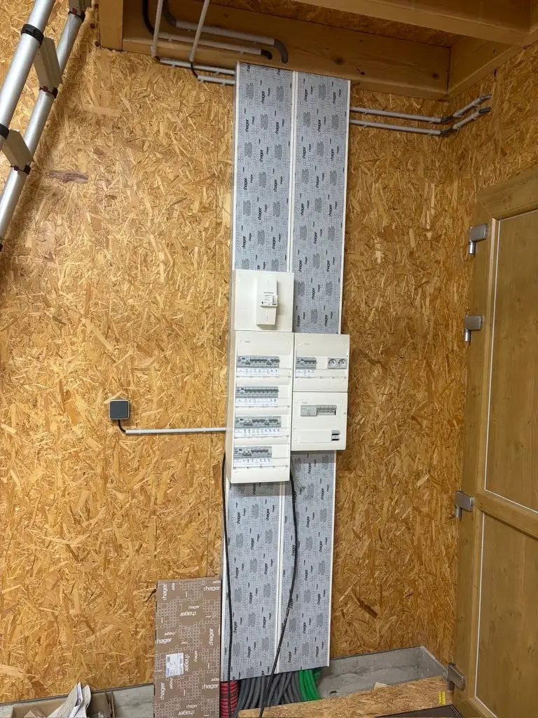 Câblage d'un tableau électrique et de sa goulotte de distribution