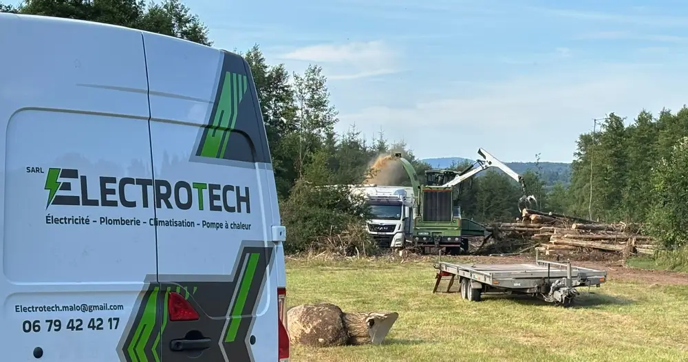 Fourgon Electrotech sur un chantier de construction