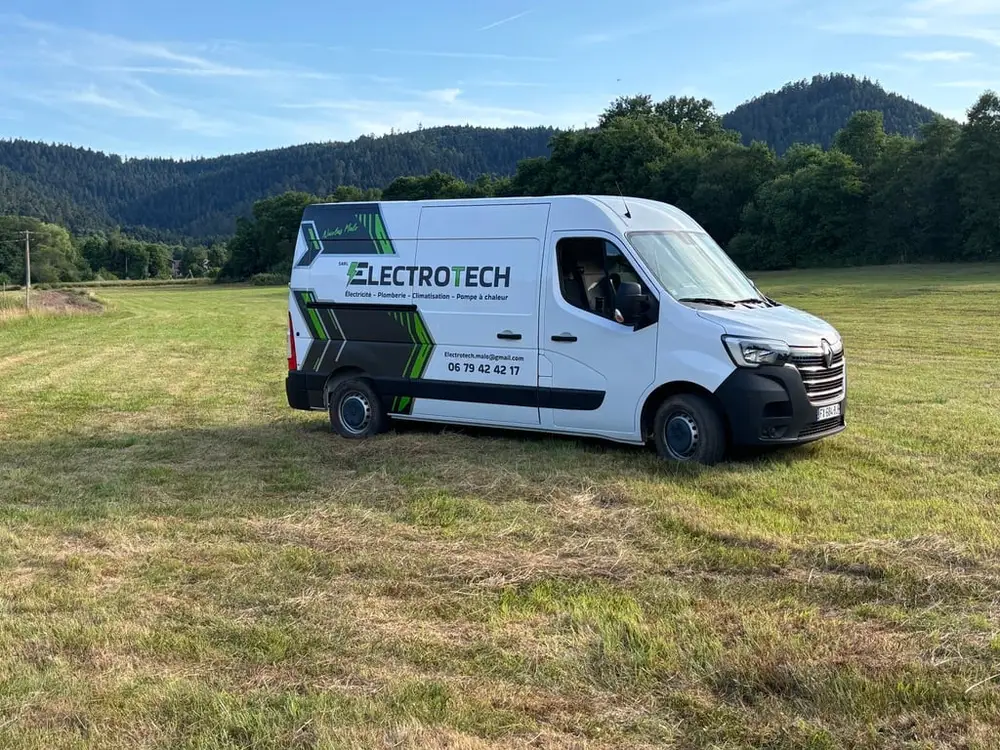 Fourgon Electrotech en intervention dans une vallée vosgienne