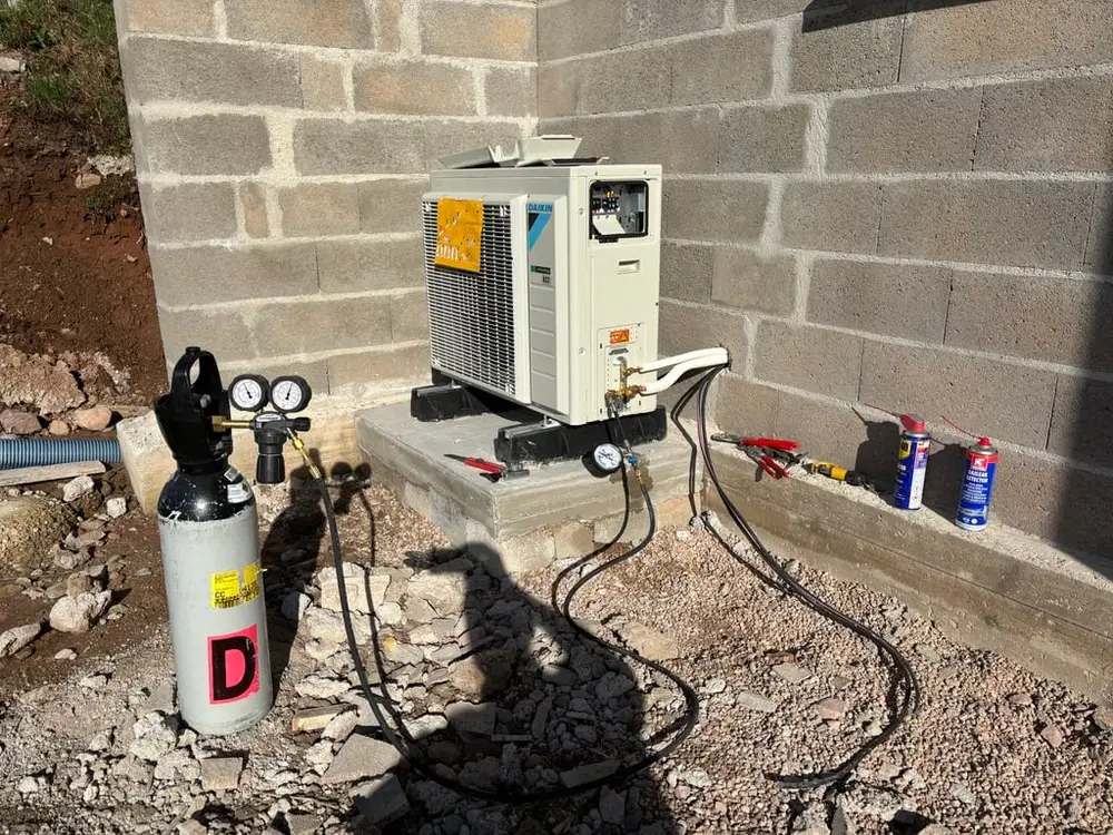 Tirage au vide et charge en fluide frigorigène lors d'une mise en service